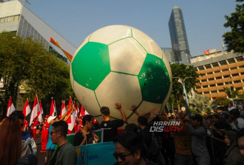 Trophy Tour Piala Dunia U Sambangi Kota Surabaya