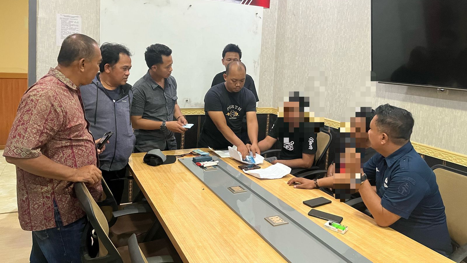 Tim Gakkumdu Tangkap 2 Orang Terduga Pelaku Politik Uang Jelang PSU Kabupaten Serang