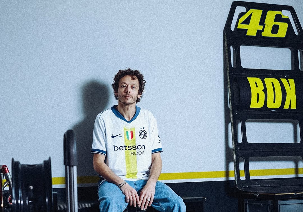 Begini Penampakan Jersey Inter Milan Edisi Khusus Valentino Rossi, Keren!