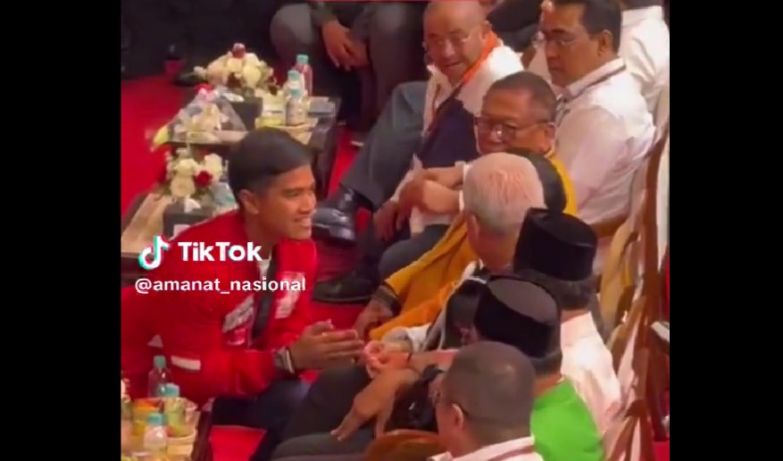Inikah Wajah Datar Megawati saat Gibran dan Kaesang Sungkem di KPU?