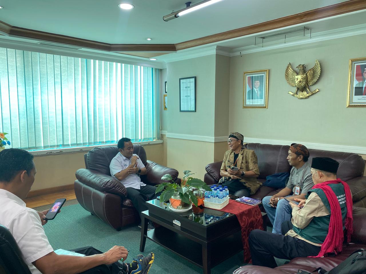 Cara Ngadirejo Membayar Kuliah dengan Udara (2): Lab Antropologi UNAIR dan Perhutani 'Mengepung' Karbon Bromo