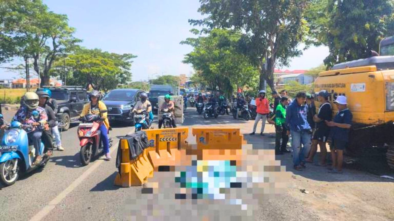 Laka di Depan Waduk Unesa, Pemuda Tewas Terlindas Mobil Usai Hantam Traffic Box