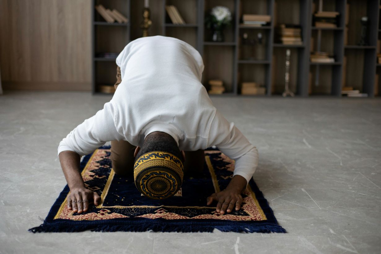 Salat Tarawih Ketika Ramadan Bejalan dengan Kilat dalam Perspektif Fiqih: Sah atau Menyimpang?