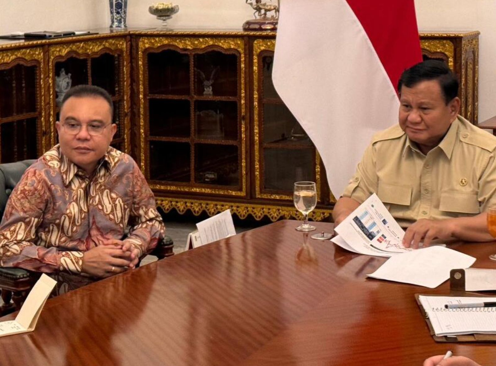 Prabowo Bahas Stabilitas Politik dan Penguatan Ekonomi Bersama Sejumlah Pejabat di Istana Merdeka