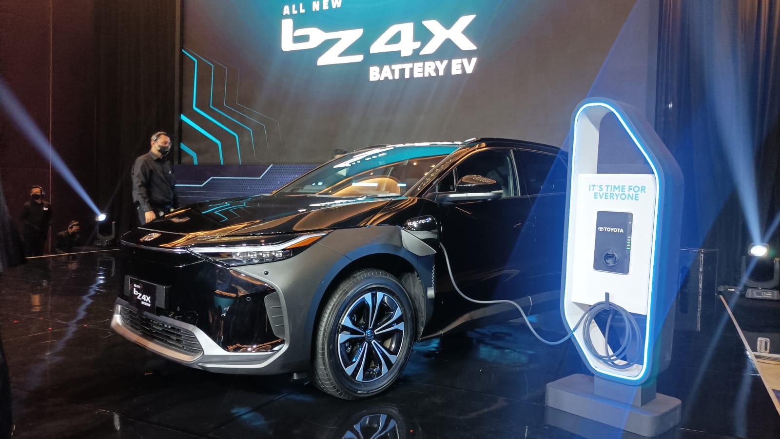 Mantap, Toyota Kasih Garansi Baterai Mobil Listrik bZ4X Selama 8 Tahun
