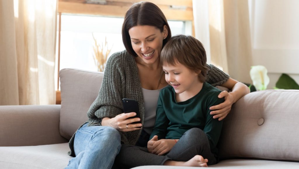 Tantangan dan Strategi Parenting Era Digital
