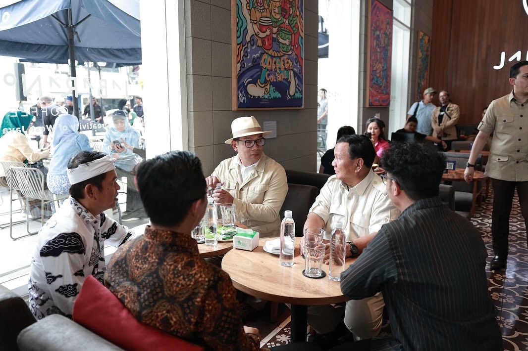 Dekati Anak Muda, Prabowo Diajak Ridwan Kamil ke Jabarano Coffee