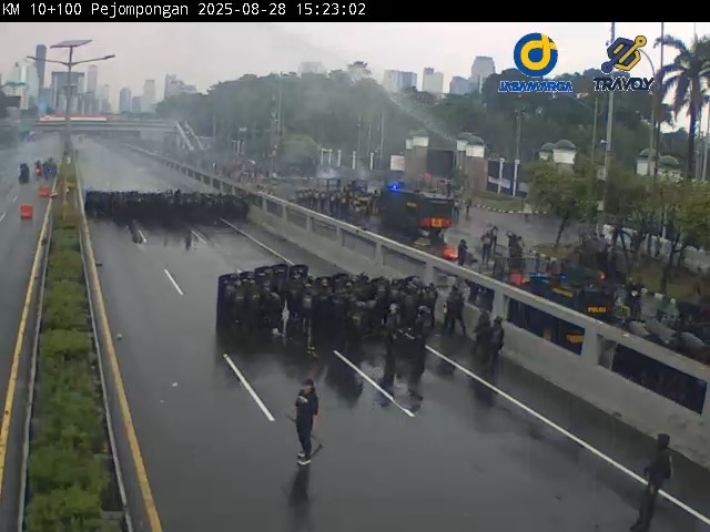 Live Update: Massa Demo DPR Masuki Tol Dalam Kota, Pengendara Diminta Putar Balik