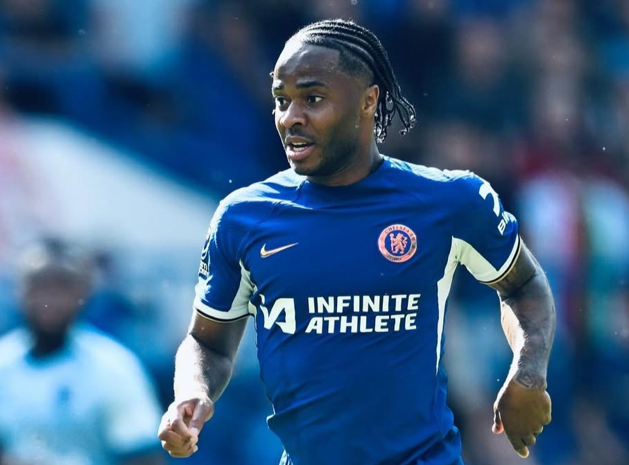 Sterling Tertahan di Chelsea: Terpinggirkan Enzo Maresca dan Terabaikan dari Skuad The Blues