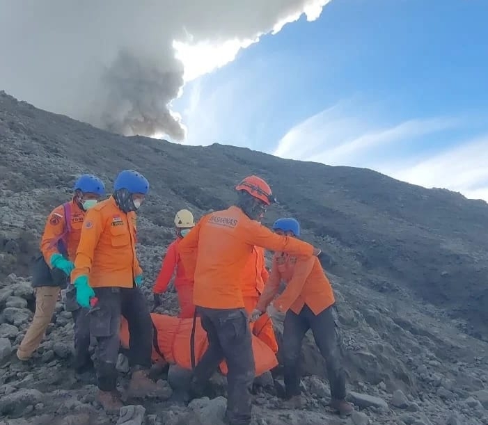 Tim Gabungan Masih Berupaya Evakuasi 18 Pendaki Yang Hilang Pasca Erupsi Gunung Marapi