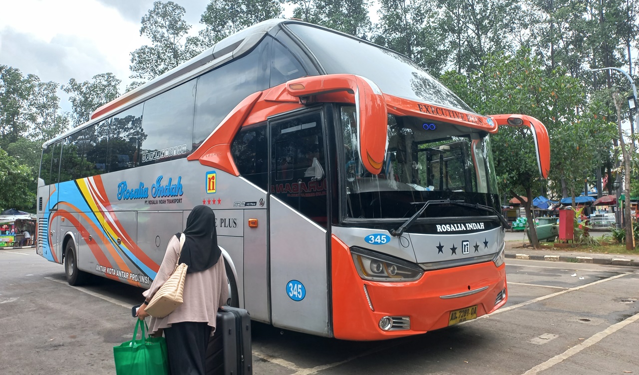 Tiket Mudik Bus Rosalia Indah di Terminal Poris Sudah Mulai Ludes, Surabaya Jadi Tujuan Favorit!