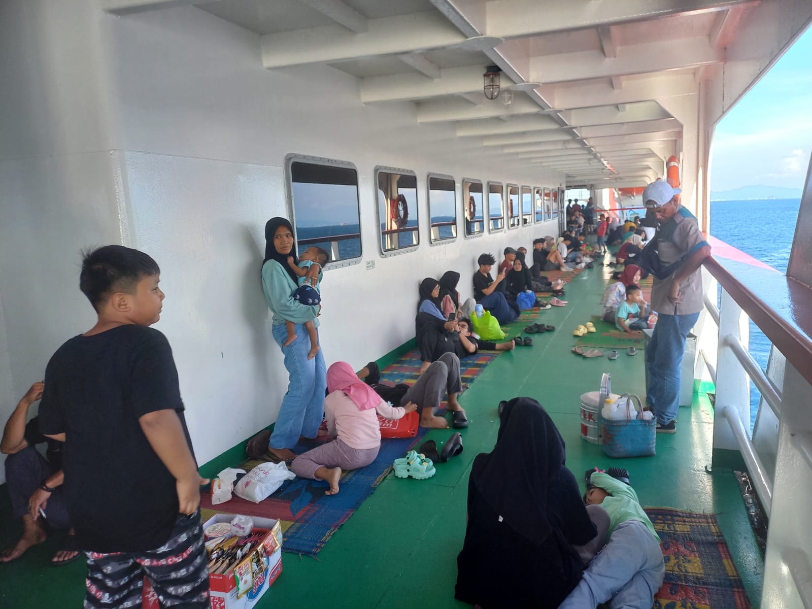 Demi Capai Kampung Halaman, Pemudik Berjubel di kapal KM RAPUTRA 2888 Tujuan Sumatera