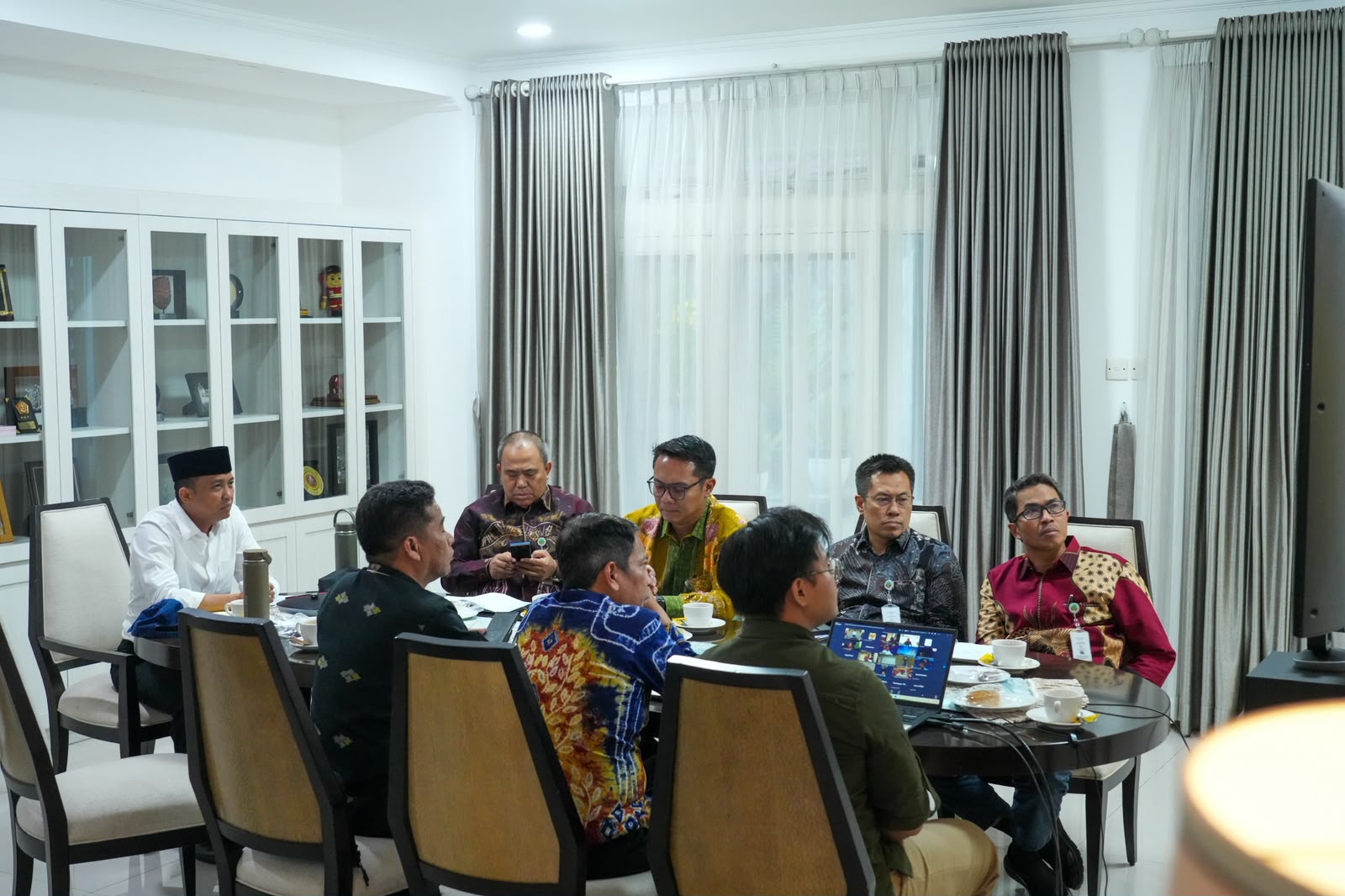 Menhut Raja Juli Antoni Beri Perhatian Khusus Soal Karhutla yang Tembus 202 Ribu Hektar