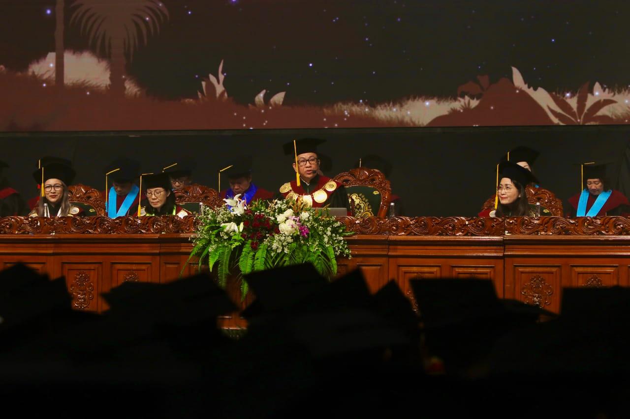 Ubaya Kukuhkan Ratusan Wisudawan, Mayoritas Lulusan Sudah Langsung Bekerja