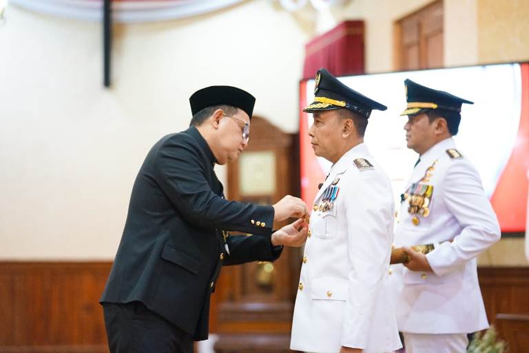 Jelang Masa Kampanye, Pj Gubernur Jatim Lantik 2 Pj dan 13 Pjs