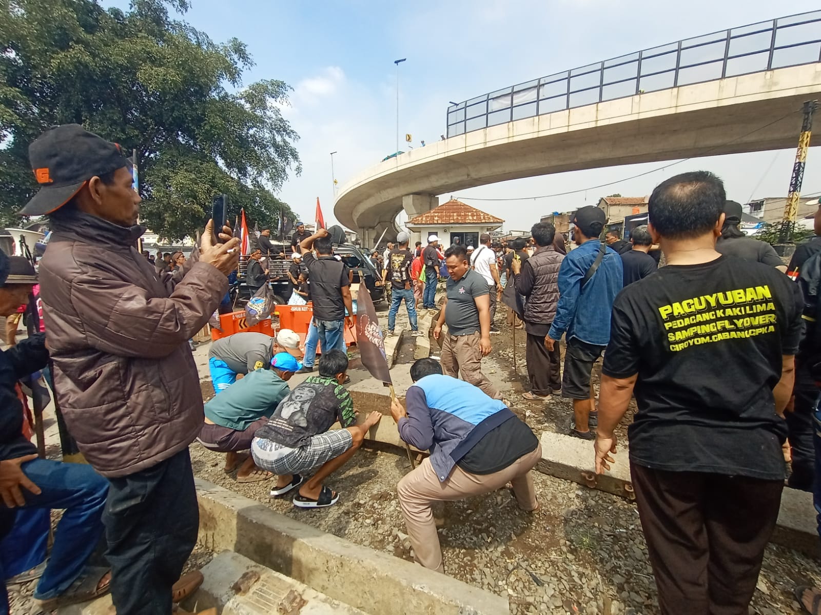 Terungkap Alasan Warga Buka Paksa Pintu Perlintasan Ciroyom Bandung yang Baru Sebulan Ditutup KAI