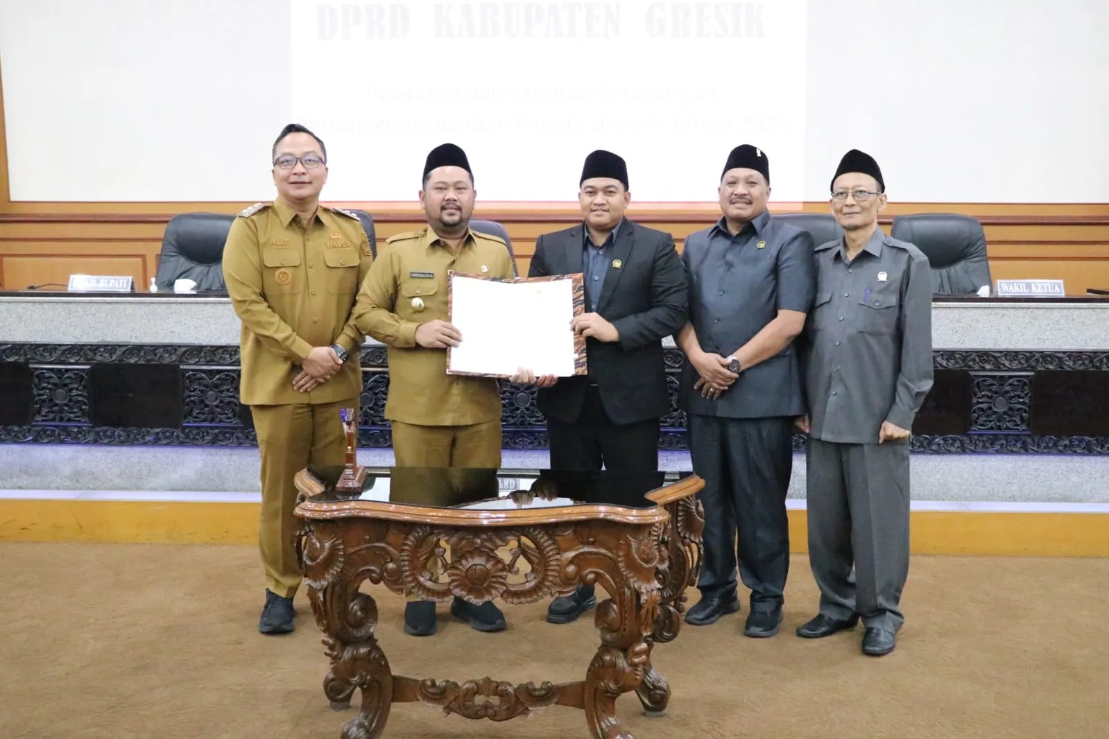 Rekomendasi LKPJ, Ketua DPRD Gresik Syahrul Munir Apresiasi Kinerja Pemkab: Kemiskinan-Pengangguran Rendah