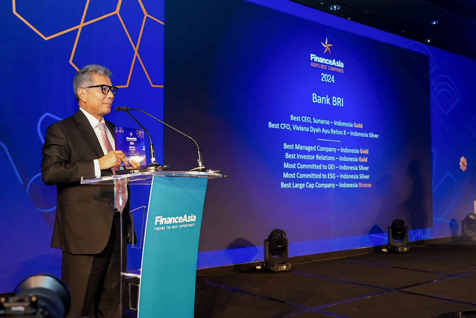 BRI Borong 11 Penghargaan Internasional Finance Asia, Direktur Utama BRI Sunarso Jadi The Best CEO