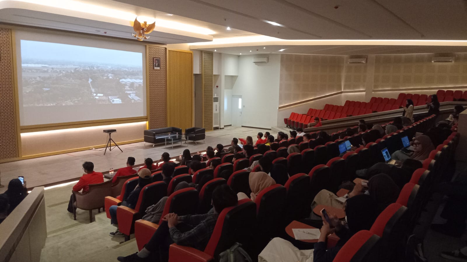 Gelar Seminar Bertajuk Green Talk, Mahasiswa Ilmu Komunikasi Untag Surabaya dan Ecoton Serukan Urgensi Pencemaran Sungai