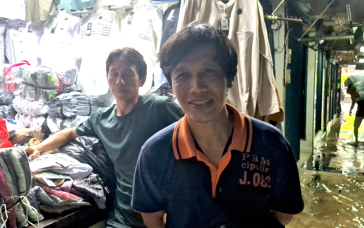 Banjir Meluap, Pedagang Pasar Cipulir Akui Omzet Terjun Bebas Lebih dari 60 Persen: Biasa Jual 200 pcs Pakaian