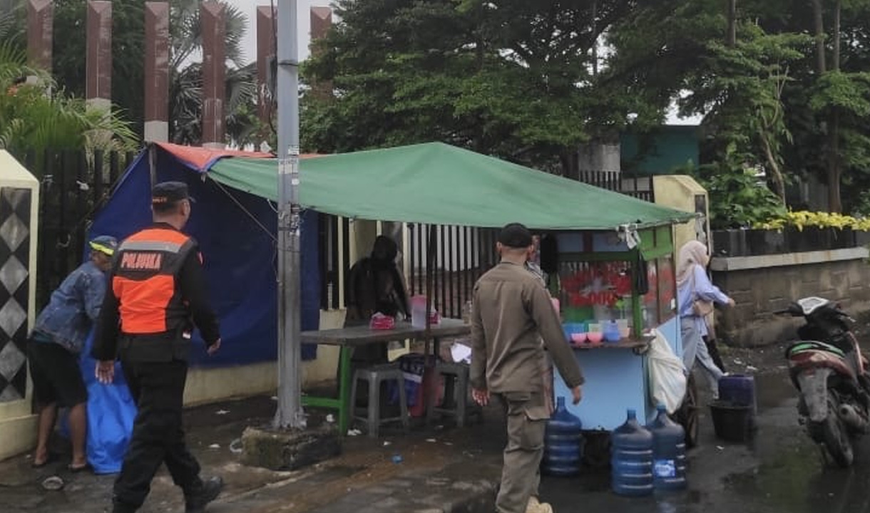 KAI Sapu Bersih PKL di Stasiun Senen: Agar Lebih Nyaman Buat Penumpang   
