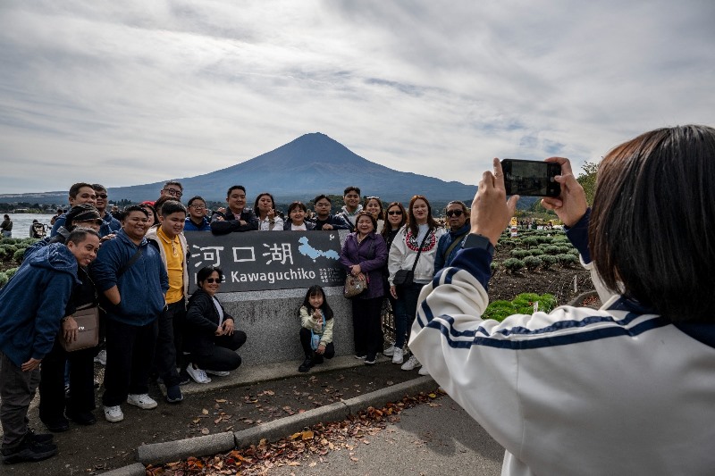 Kereta CRRC Naik ke Gunung Fuji