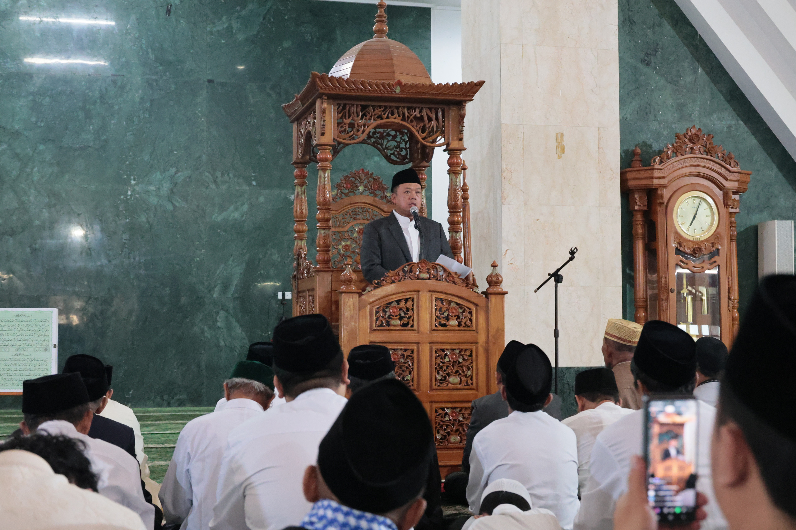 Nusron Wahid Jadi Khatib Salat Id, Soroti Moral, Keadilan Sosial, dan Jihad