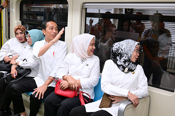 Baru Diresmikan LRT Kena Gangguan, Begini Respons Jokowi, 'Ini Produk Dalam Negeri, Jangan Dibully'
