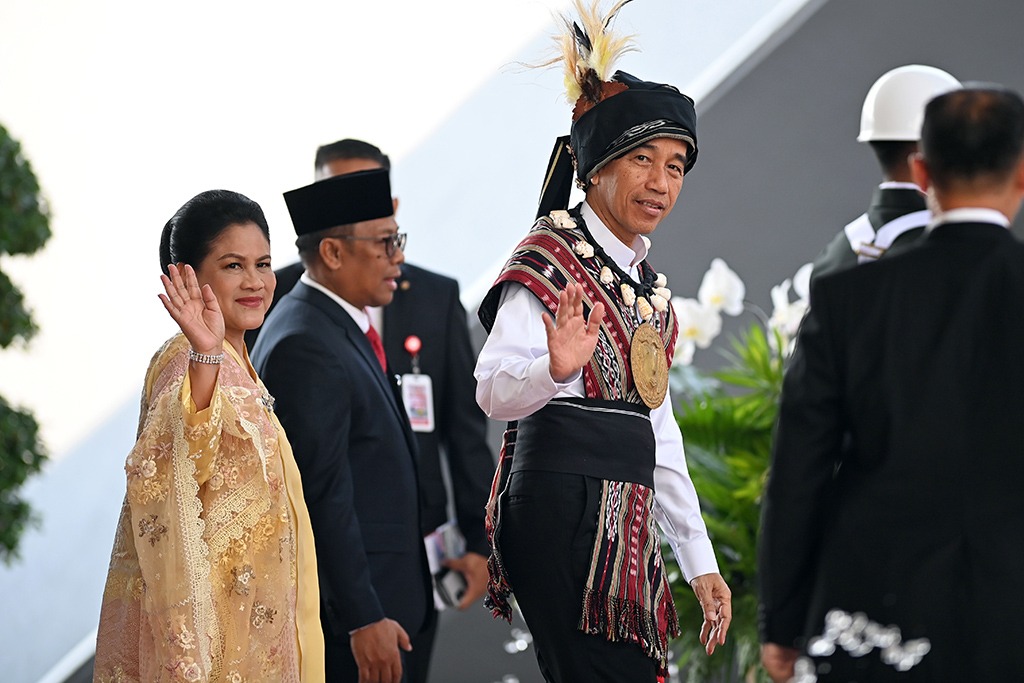 Kenalan dengan Busana Adat Tanimbar yang Dipakai Jokowi di Sidang Tahunan MPR/DPR RI