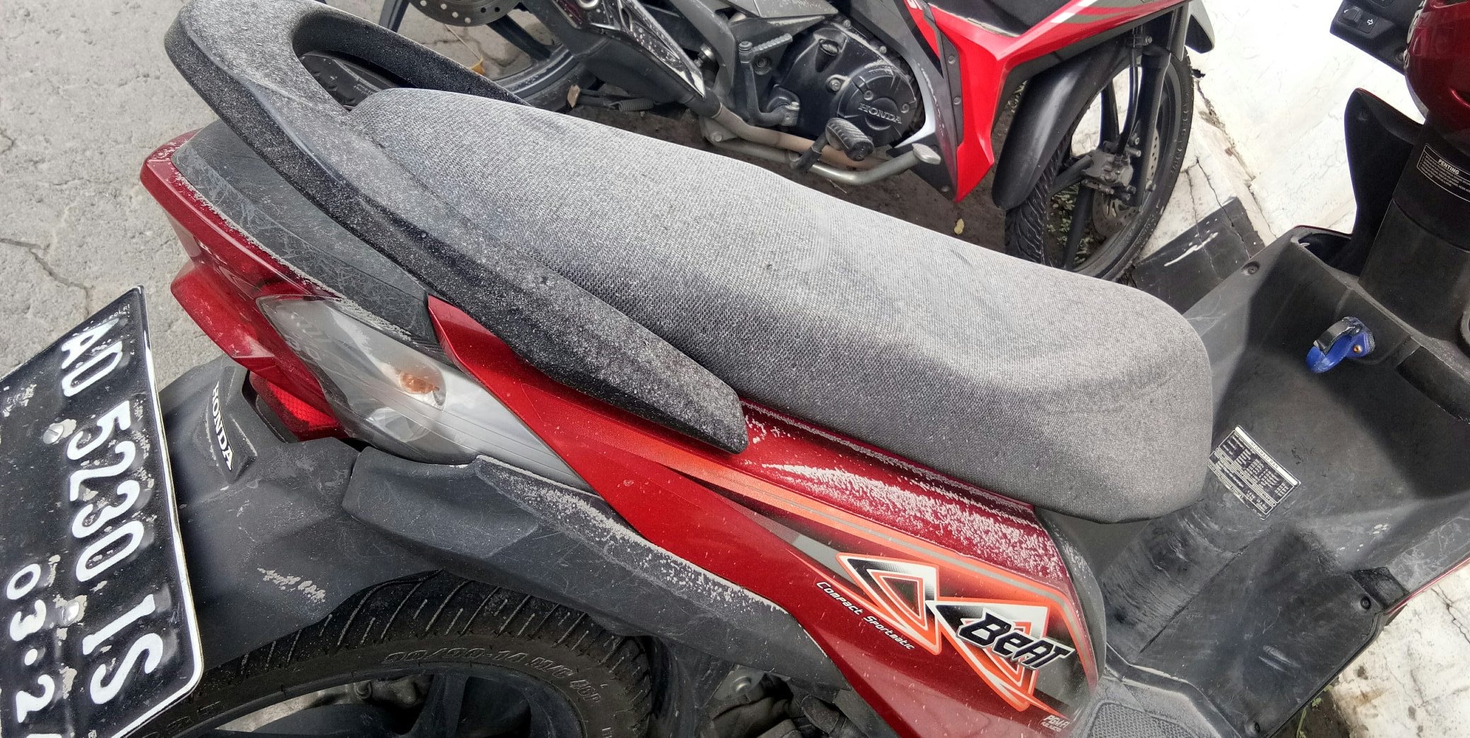 5 Cara Membersihkan Motor dari Abu Vulkanik Tanpa Merusak Cat