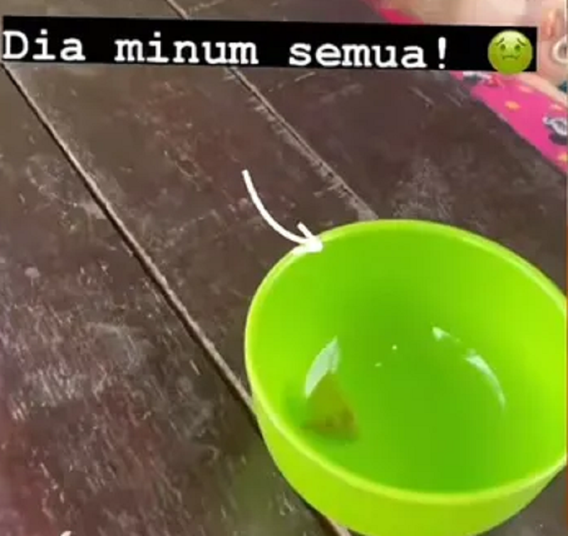 Duh Kelakuan Bule Minum Air Kobokan Cuci Tangan di Bali, Dikira Minuman Segar: 'Untung Masih Hidup'