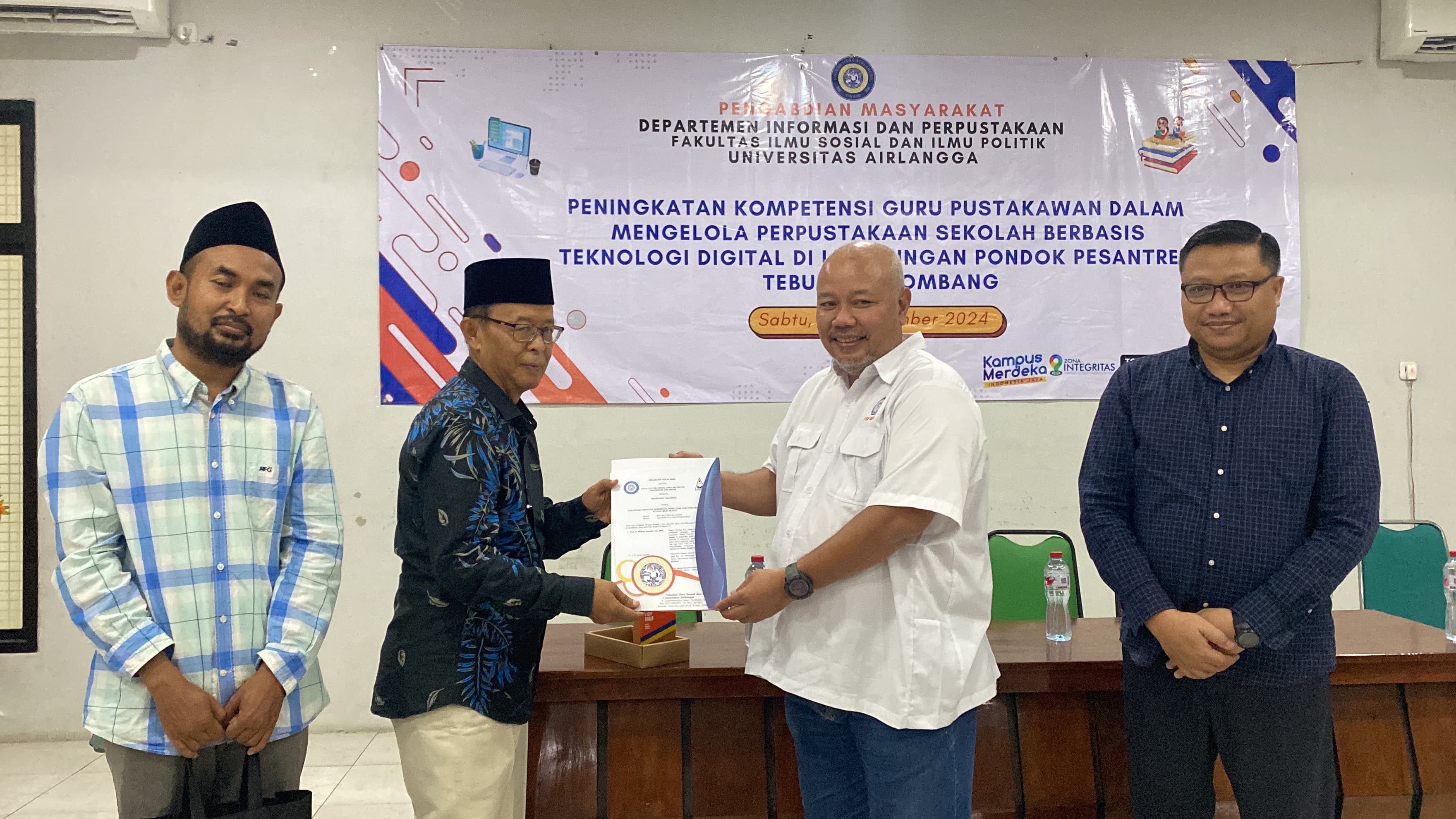 Optimalkan Pengelolaan Perpustakaan, Departemen Informasi dan Perpustakaan UNAIR Latih Guru Pustakawan Pesantren Tebuireng dengan Inovasi Digital