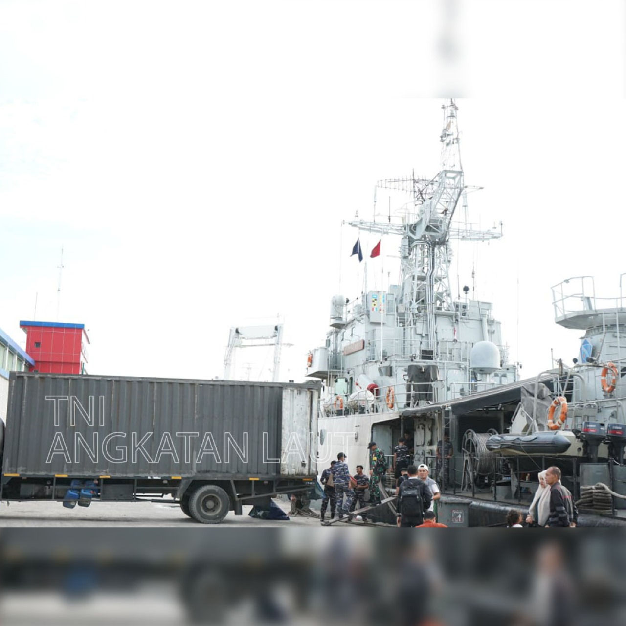 4 KRI Dikerahkan TNI AL untuk Bantuan Medis Bencana di Sumatera