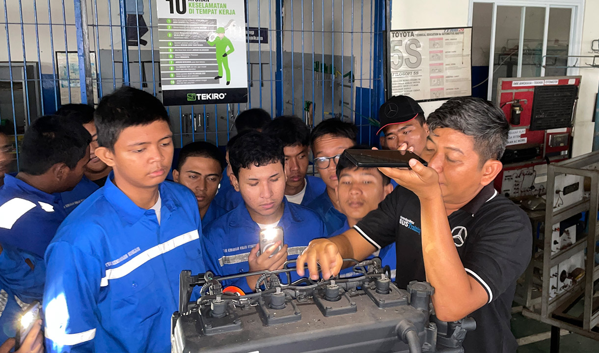 DCVI Perkuat Komitmen Dukung Pendidikan Vokasi Melalui Donasi Mesin Bus, Kunjungan Industri, dan Pelatihan Teknis ke SMK Angkasa 1 Jakarta