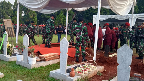 Jenazah Menpan-RB Tjahjo Kumolo Dimakamkan Secara Militer di Blok Z, TMP Kalibata