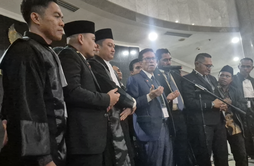Gugatan Denny Indrayana CS Tak Diterima MK, Kubu Gibran Minta Polemik Diakhiri: Case Closed!
