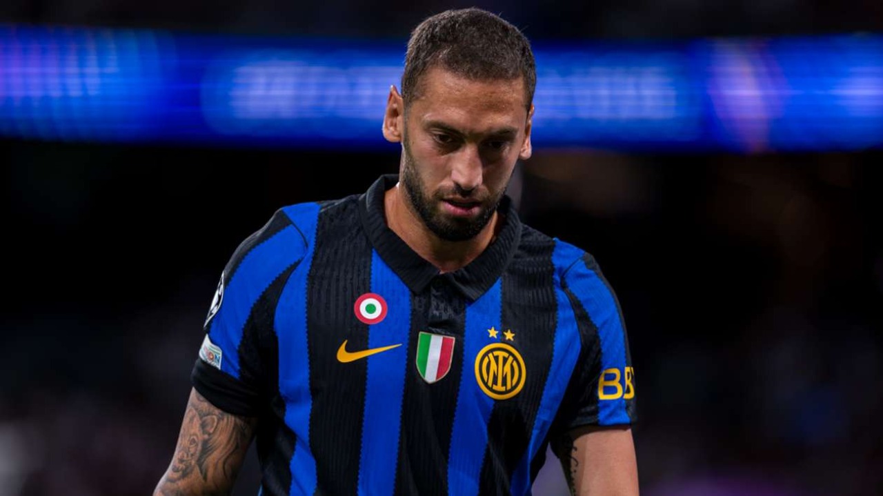 Inter Pusing, Hakan Calhanoglu Terancam Absen Lawan AS Roma
