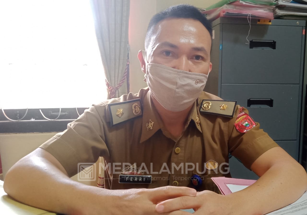 Dinsos Lambar Salurkan 695 Paket Sembako Santunan Kematian