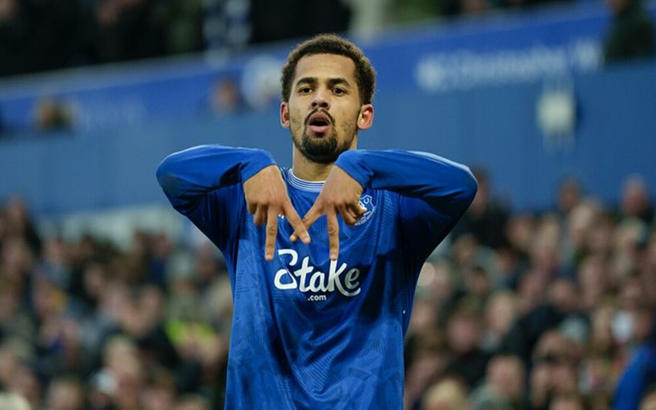 Manchester United Terdepan Dapatkan Iliman Ndiaye, Arsenal dan Chelsea Tersalip!