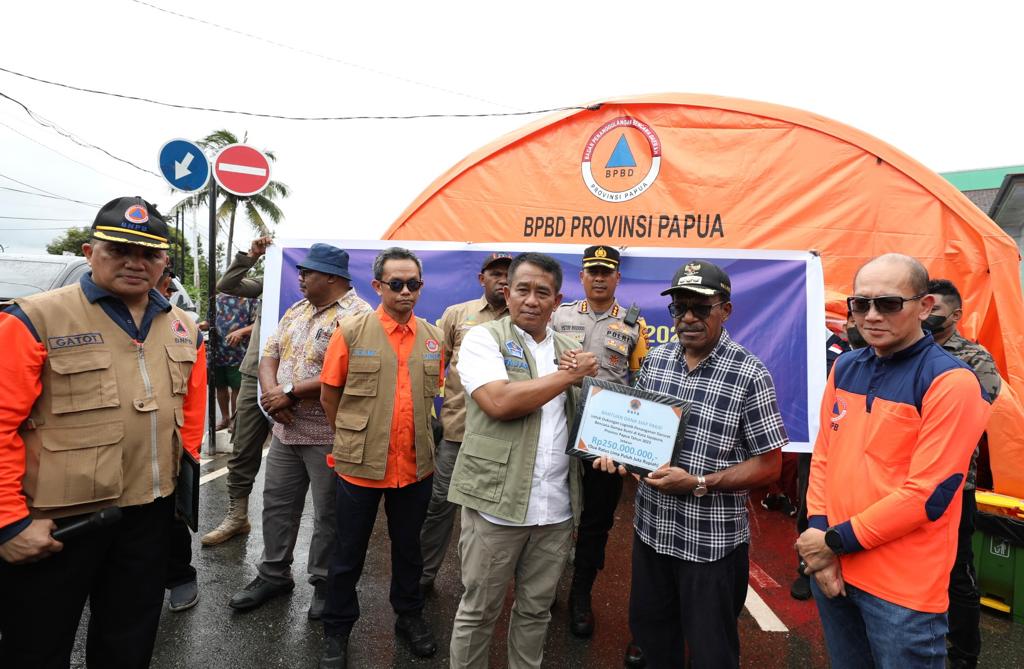  BNPB Serahkan Bantuan Rp1 Miliar Untuk Penanganan Gempa Papua