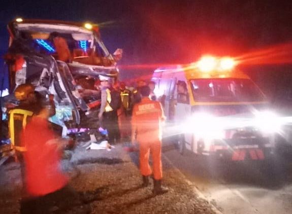 Bus Qonita Berisi Penumpang Ziarah Kecelakaan di Tol Cipularang, 2 Orang Tewas 