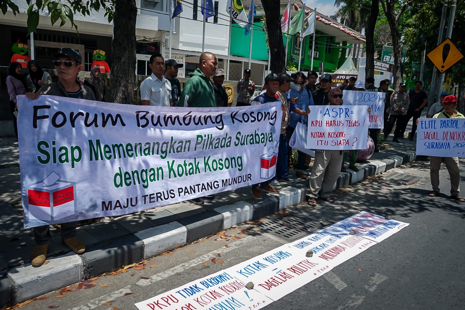 Masyarakat Surabaya Pertanyakan Keabsahan Kotak Kosong di Pilkada