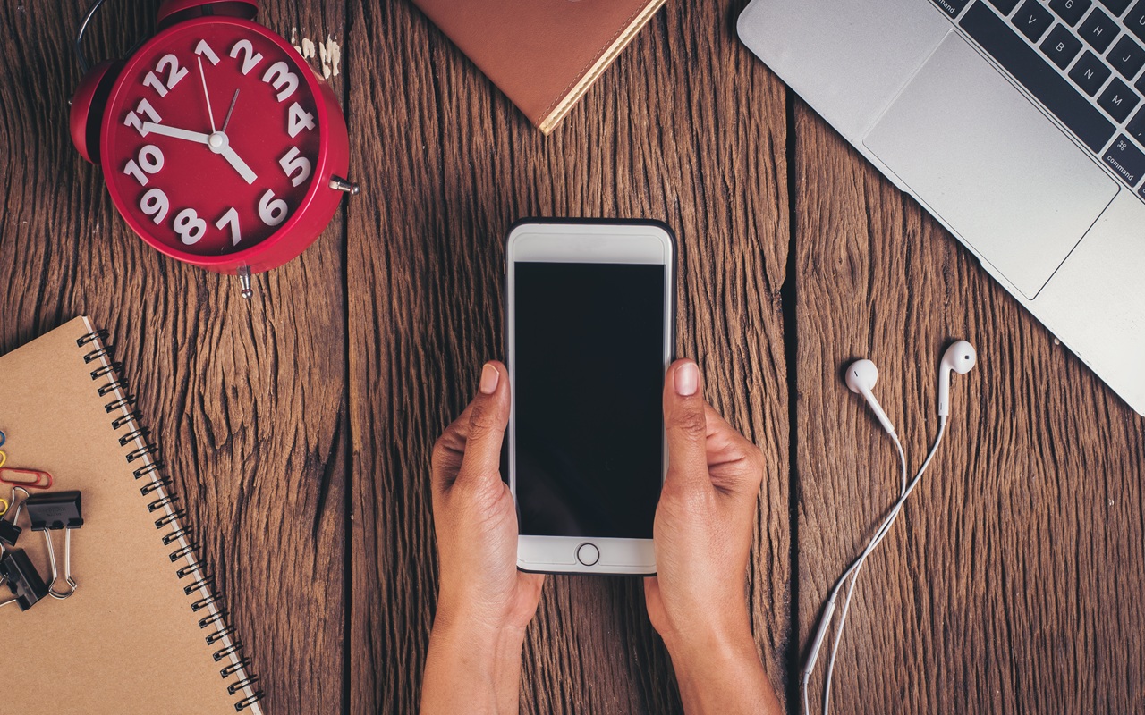 2 Cara Paling Ampuh Menghilangkan Iklan yang Sering Muncul Tiba-tiba di Layar HP