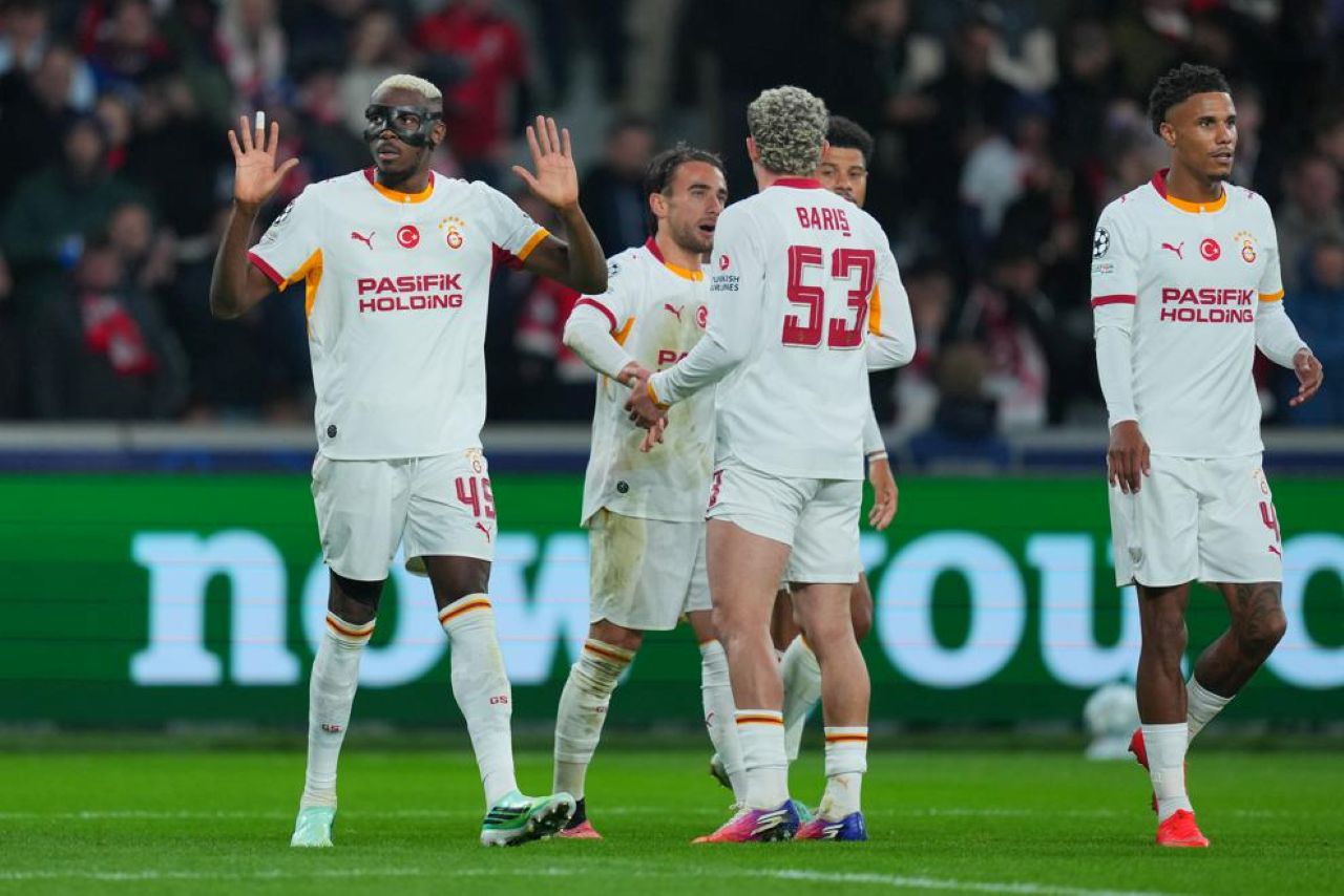 LOSC vs Galatasaray 2-4, Calvin Verdonk cs Gagal Redam Victor Osimhen