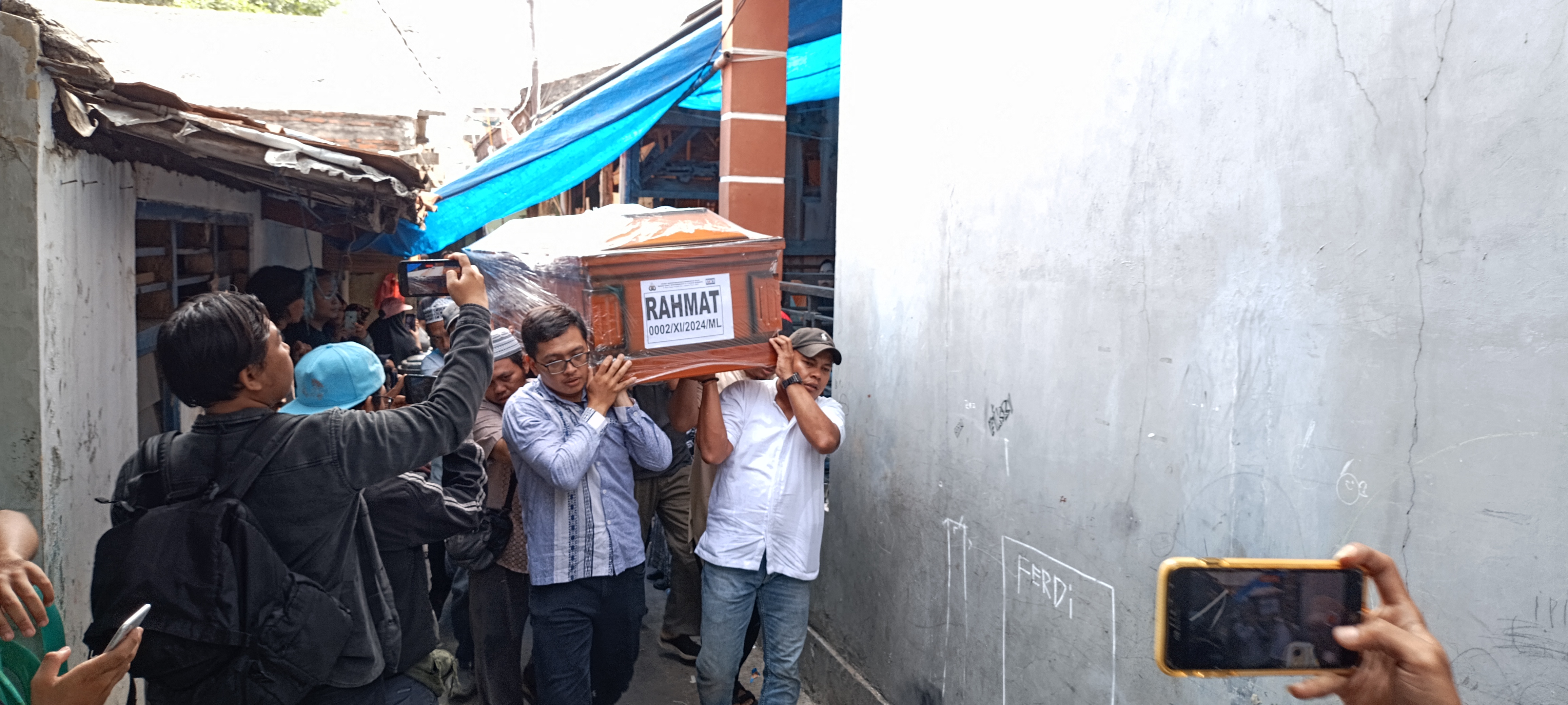 Tangis Pecah Sambut Jenazah Korban Kebakaran PT Jati Perkasa Nusantara, Bertugas Sebagai Operator Forklift Semasa Hidup