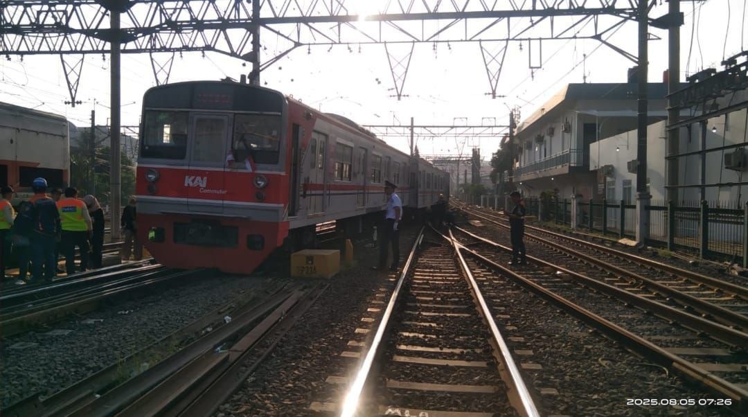 CHAOS! KRL Bogor–Jakarta Kota Anjlok, Penumpang Panik, Perjalanan Antre Hanya Sampai Manggarai