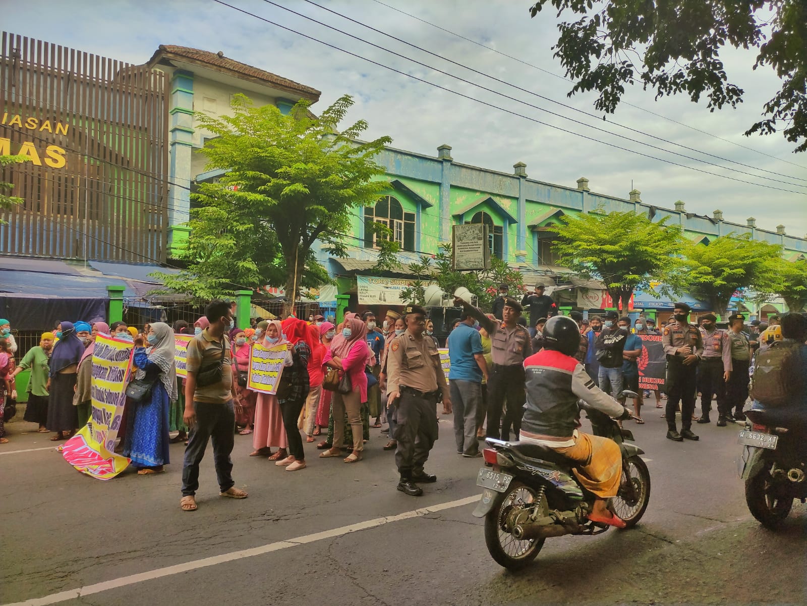 Polemik Pasar Larangan Sidoarjo Berujung Demonstrasi