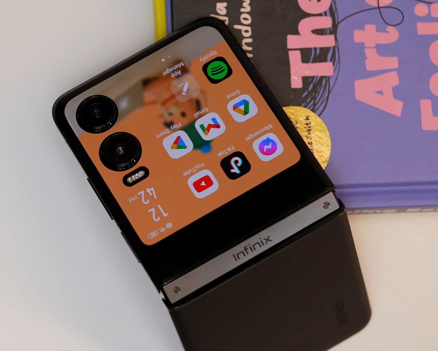 Review Infinix Zero Flip, Harga Terjangkau, Layar Eksternal Besar