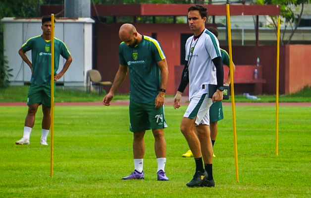 Persebaya Tetap Latihan di Libur Pilkada, Paul Munster Pilih Jadwal Sore