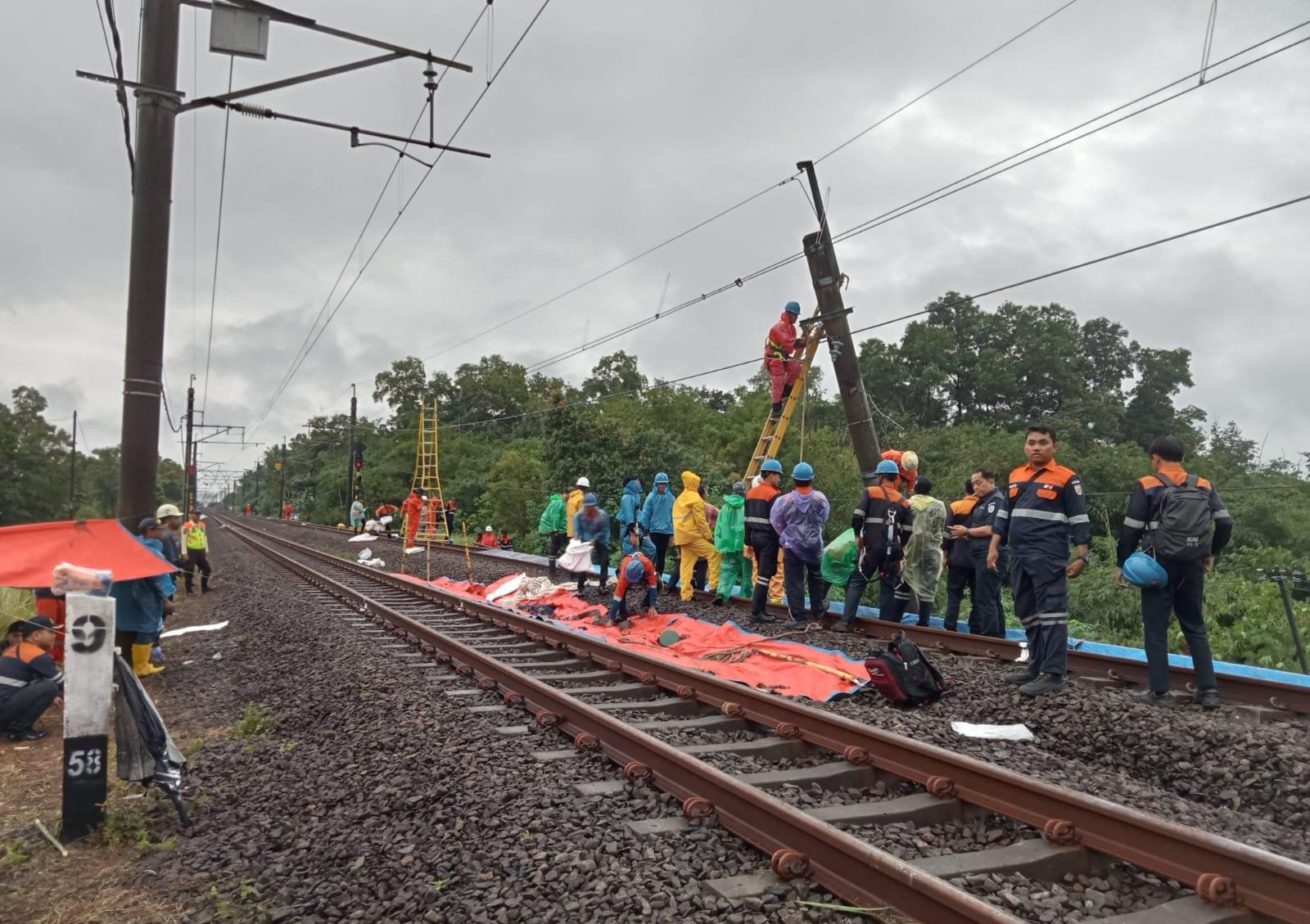 Tiang Listrik Roboh di Lintasan Maja–Tigaraksa, KAI Commuter Rekayasa Operasi KRL Rangkasbitung